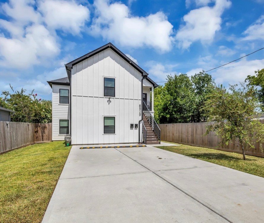 Houston Multiplex: 8529 Dosia St