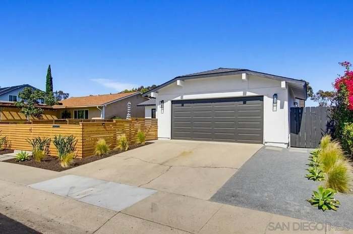 San Diego House: 7415 Bovet Way