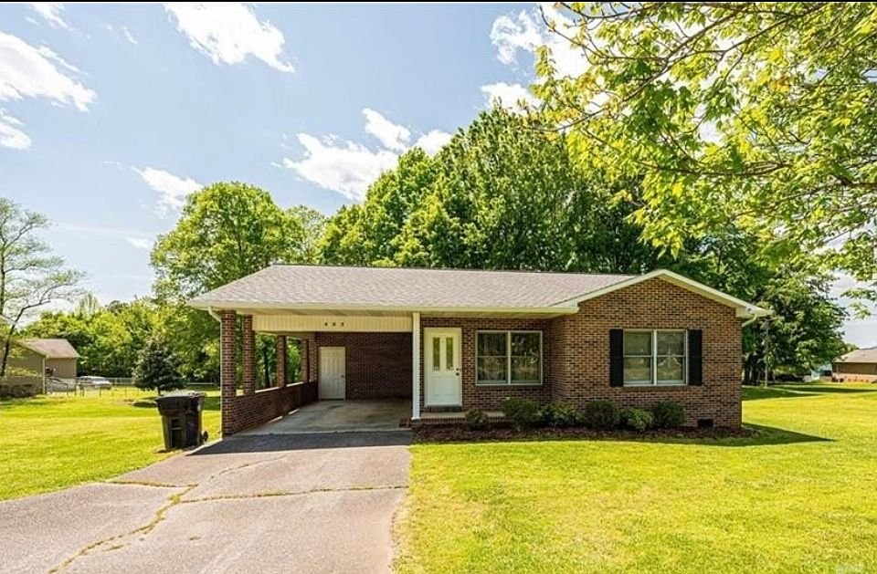 Hildebran House: 405 N Center St