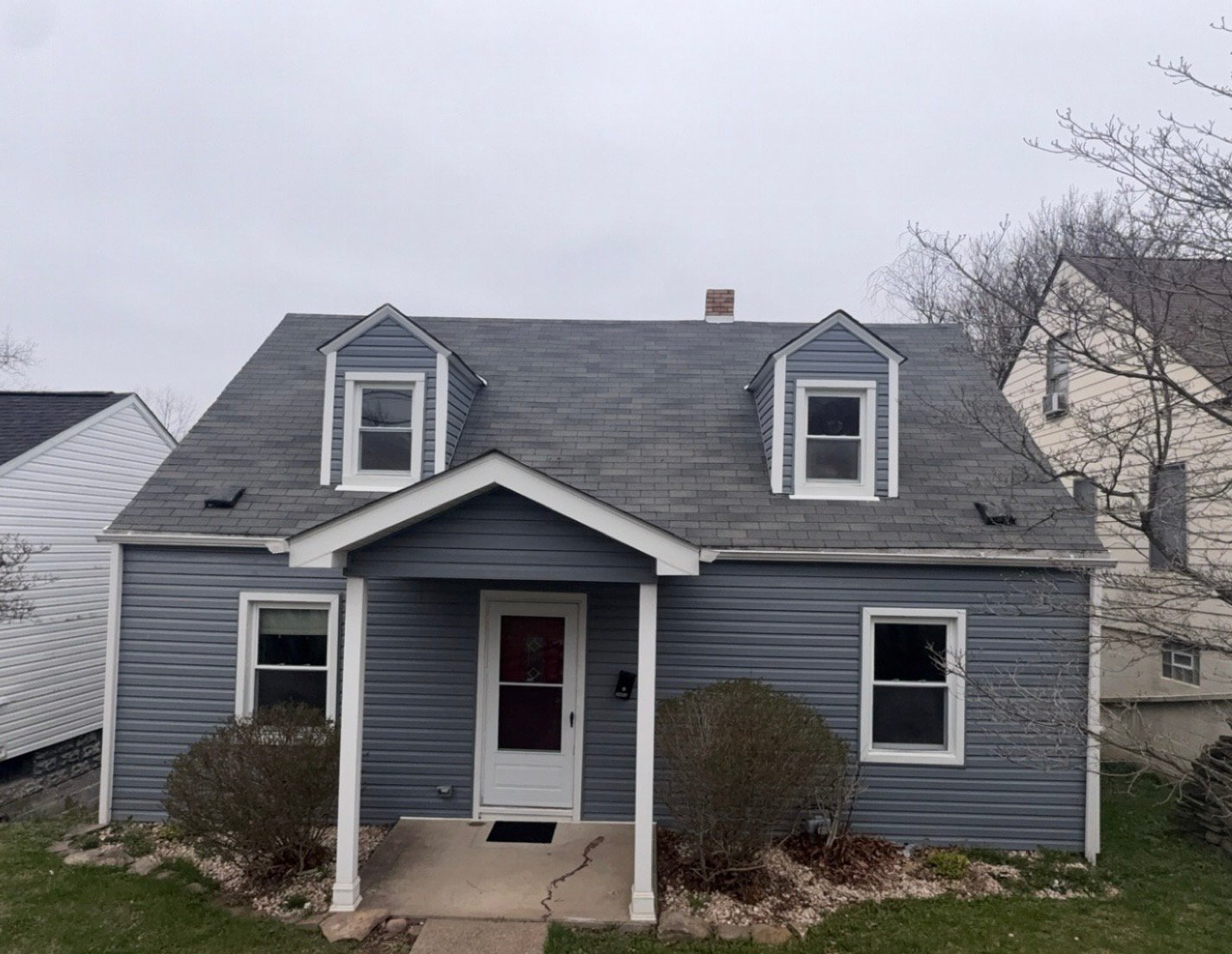 Aliquippa House: 2402 W Main St
