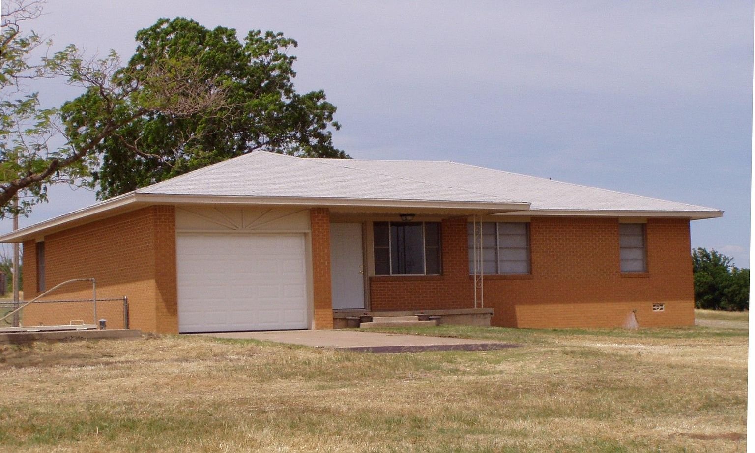 Lawton House: 555 SW Belmont Ave