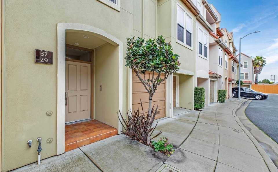 San Francisco Condo: 29 Megan Drive
