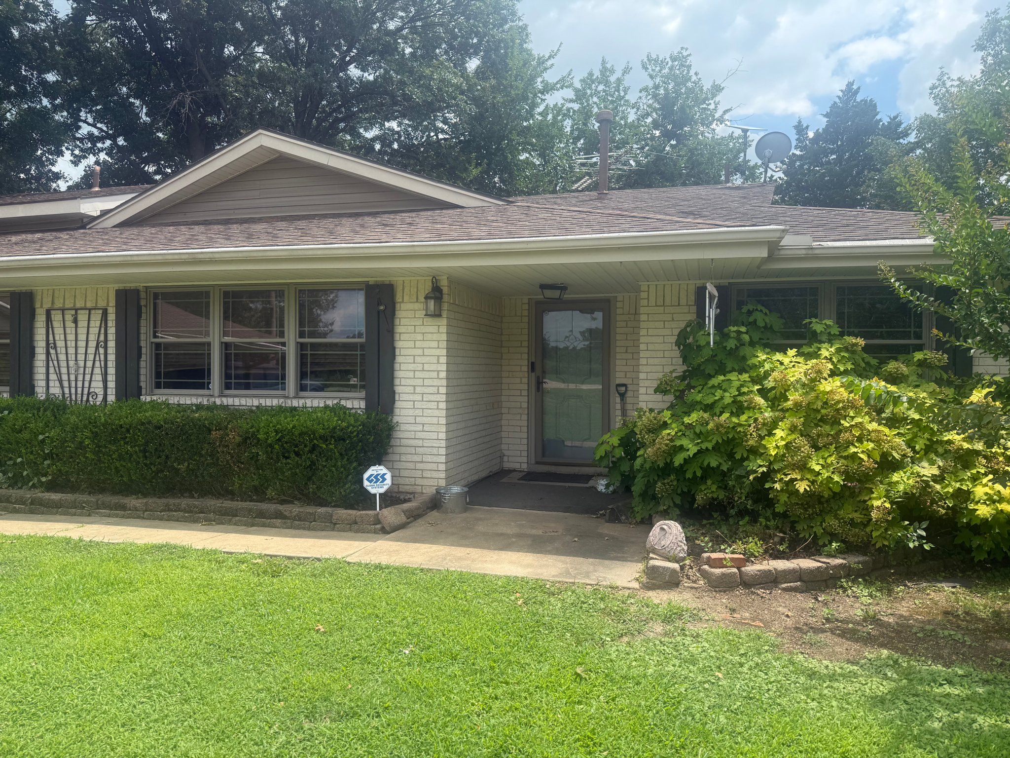 Bartlesville House: 2667 US Hwy 60