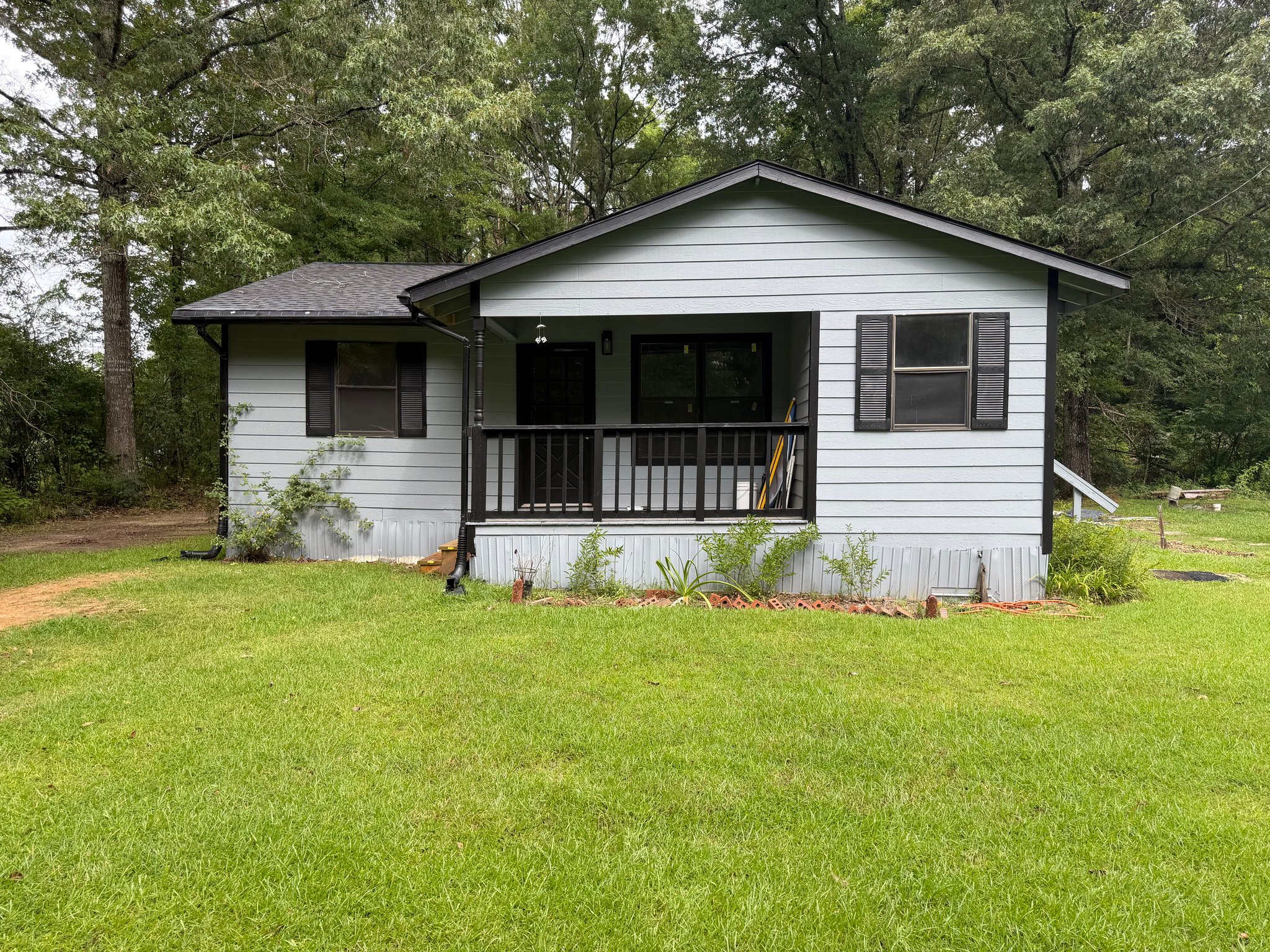 Brandon House: 135 McLin Ln