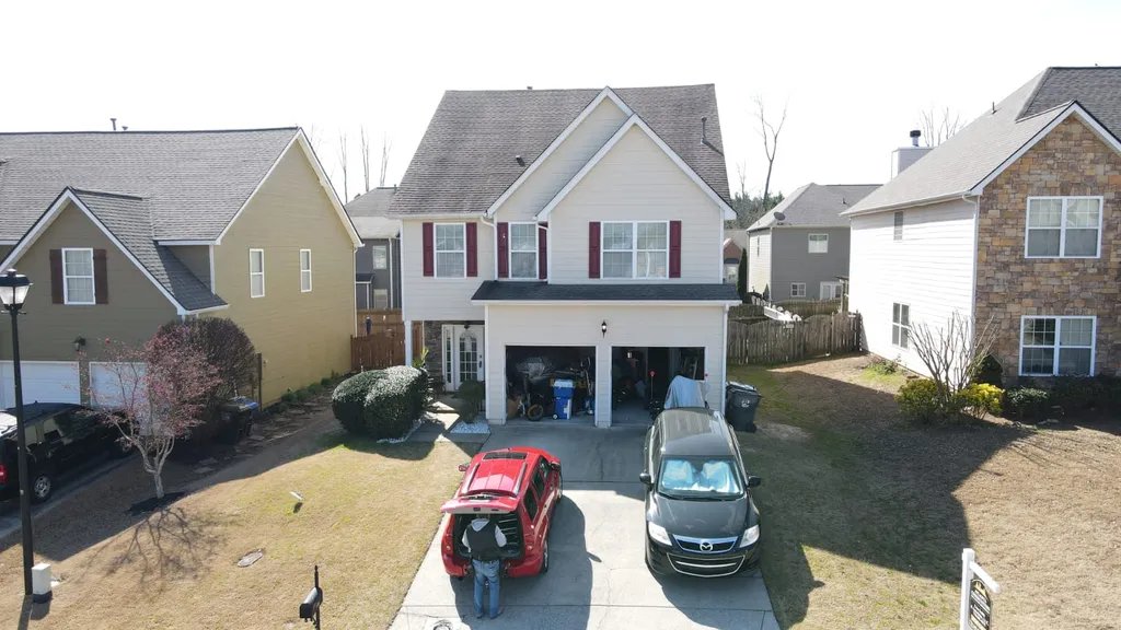 Cumming House: 4305 Fourth Rail Ln