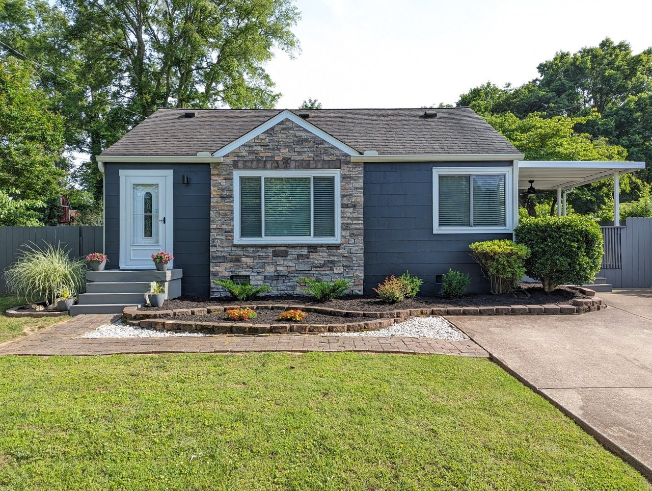 Nashville House: 79 Scobey Dr