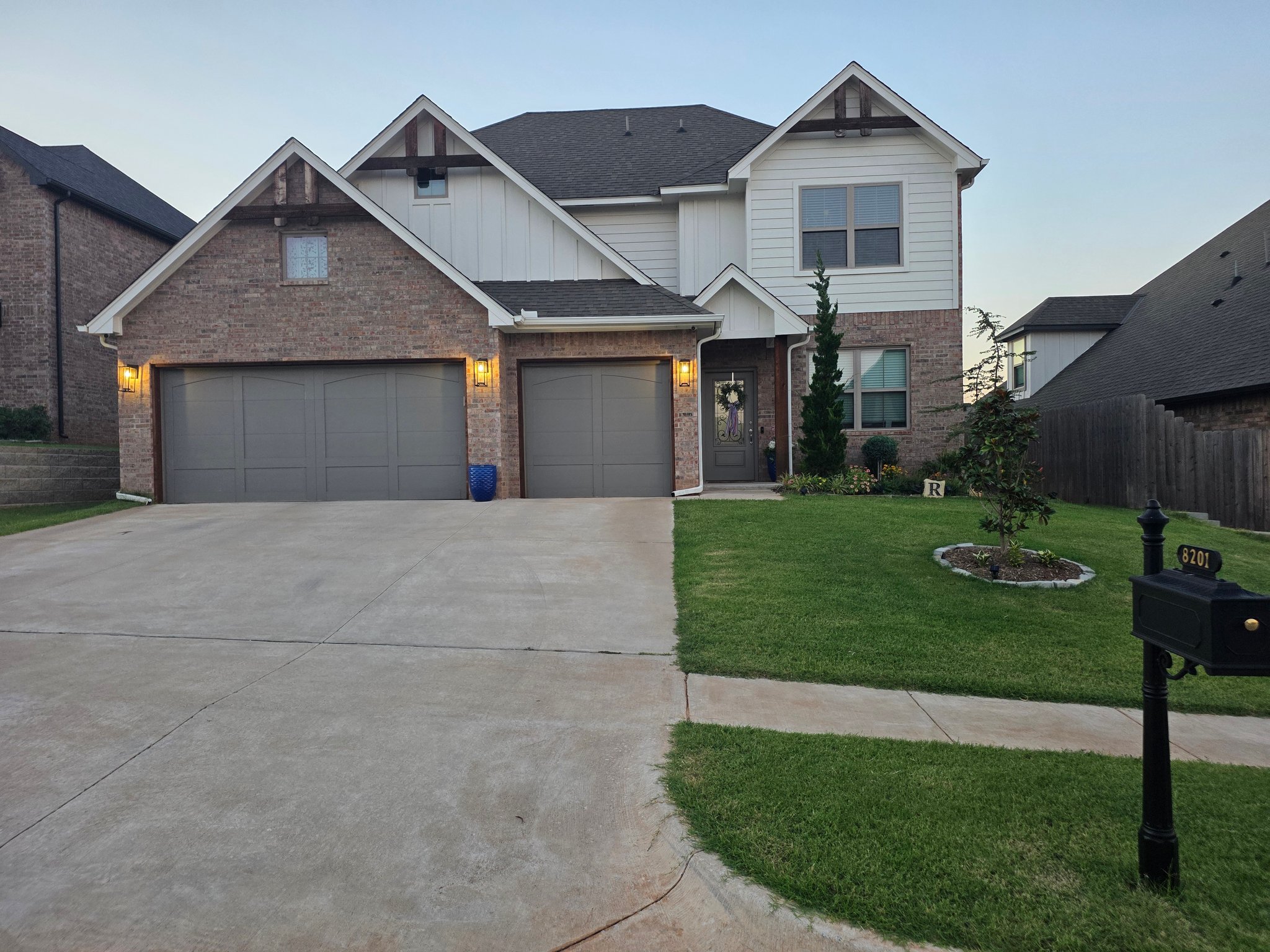 Edmond House: 8201 Jenny Ln