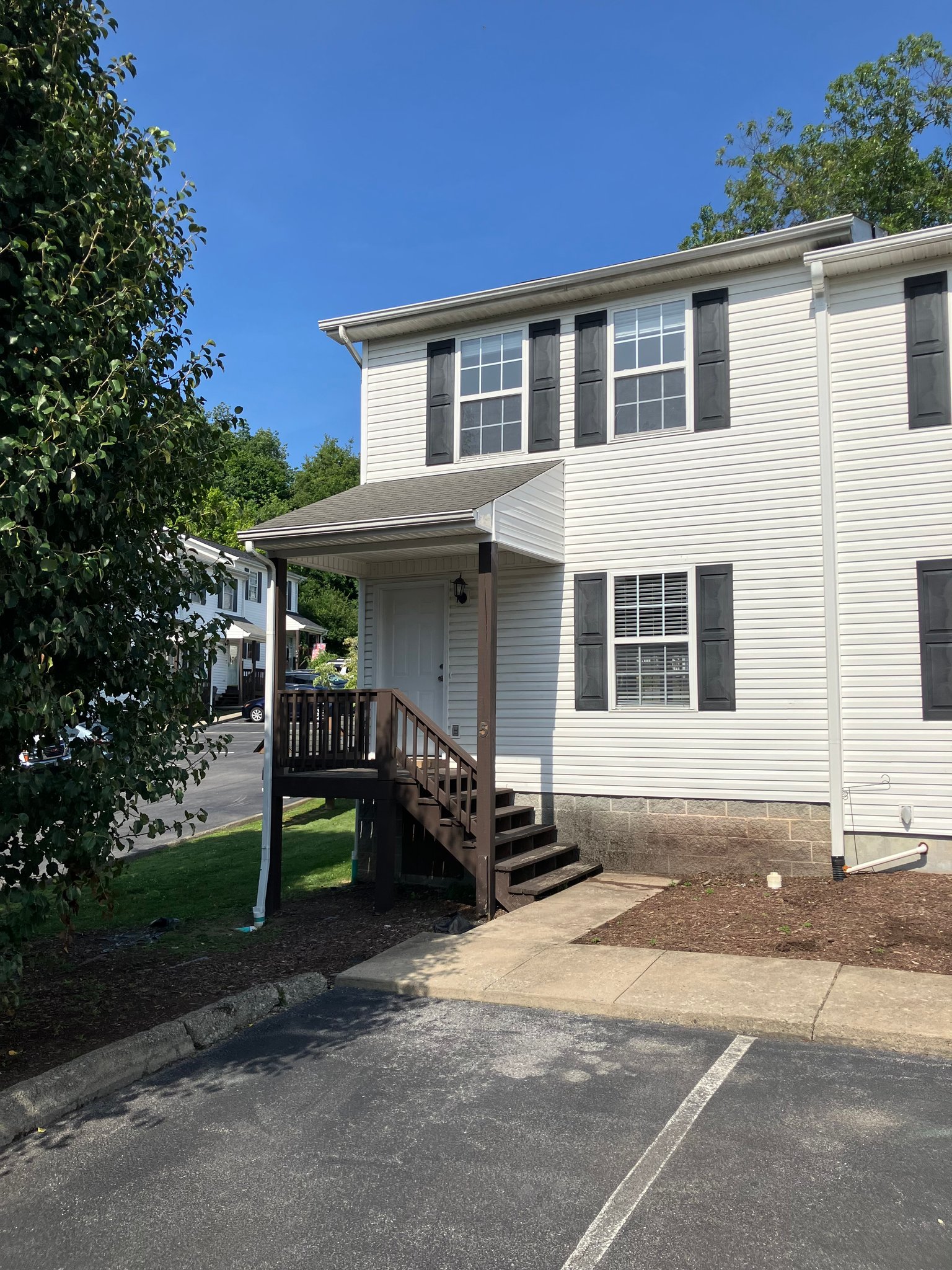 Bristol Townhome: 2023 Weaver Pike
