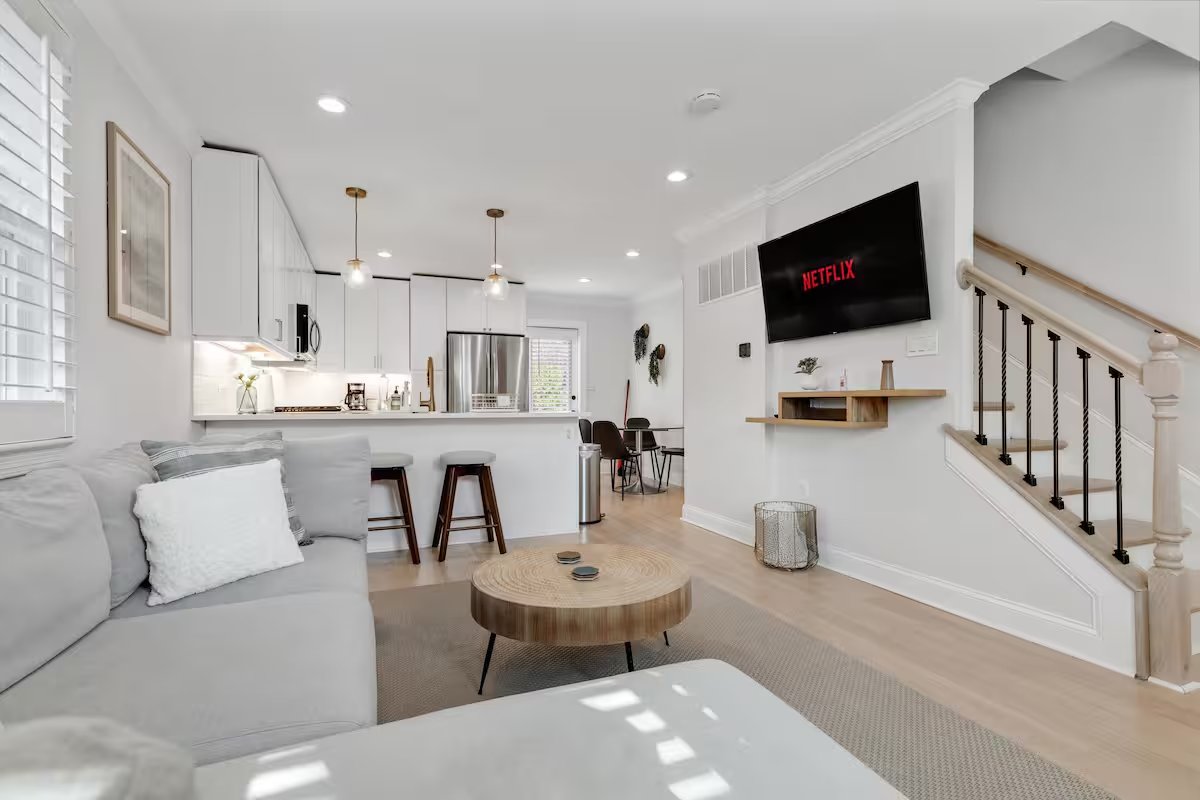 Alexandria Townhome: 815 Jefferson St