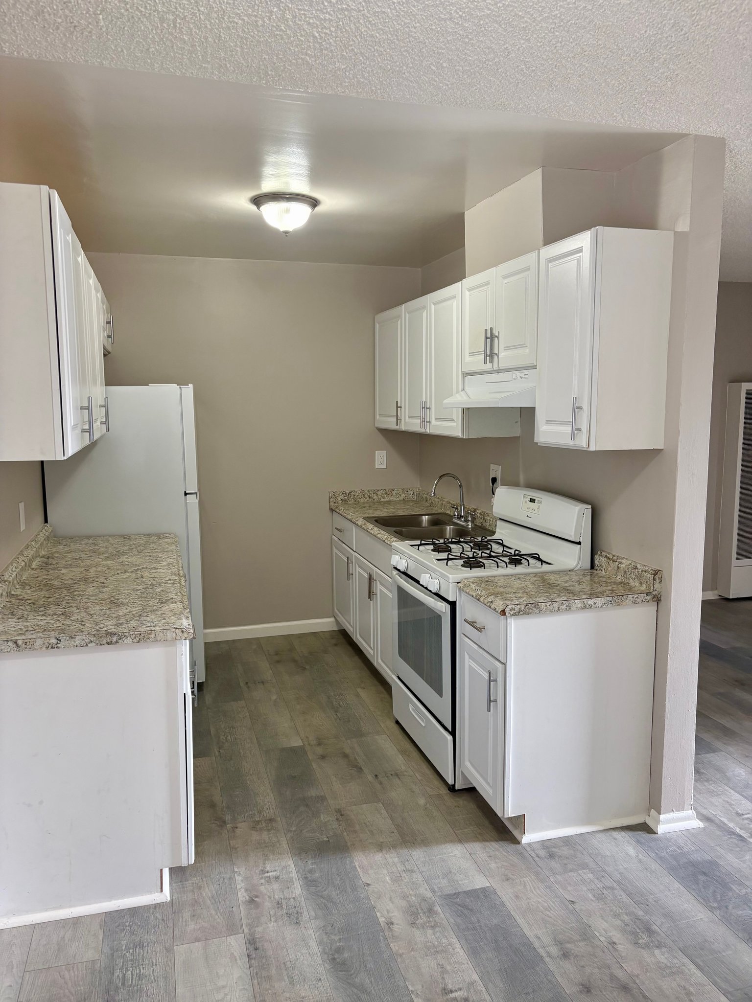 Pasadena Apartment: 409 N Los Robles Ave