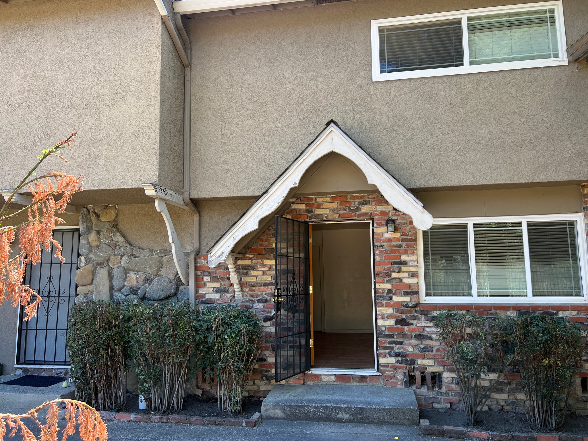 PLEASANTON Multiplex: 494 rose ave