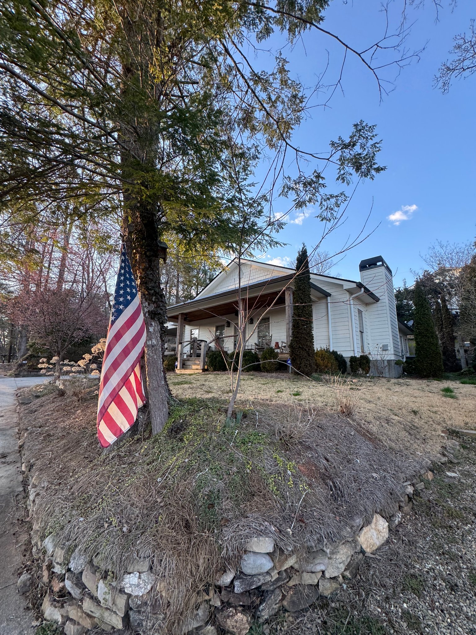 Clayton House: 104 Hamby St