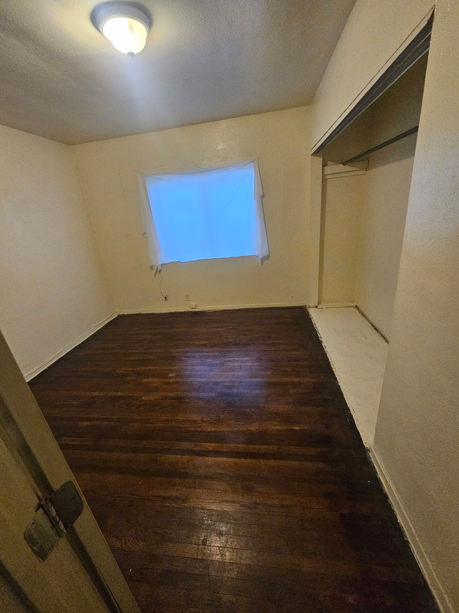 Los Angeles Single Room: 9726 zamora ave
