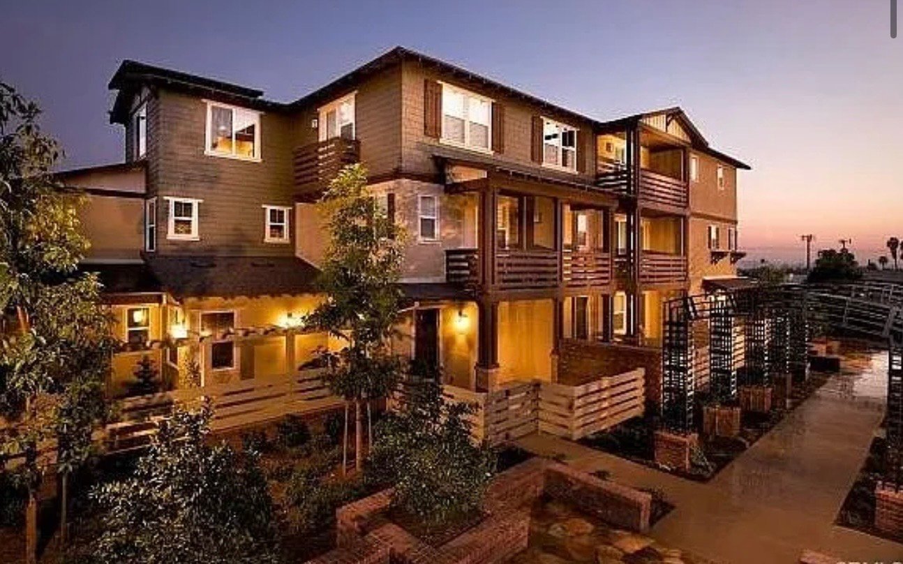 Glendora Townhome: 389 S Glendora Ave