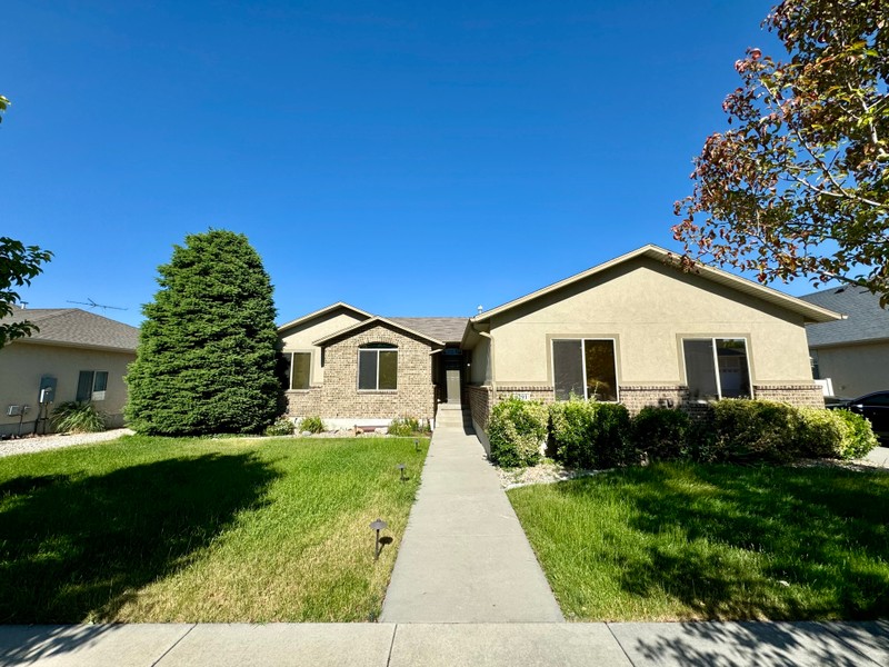 West Jordan House: 8291 S Water Oak Dr