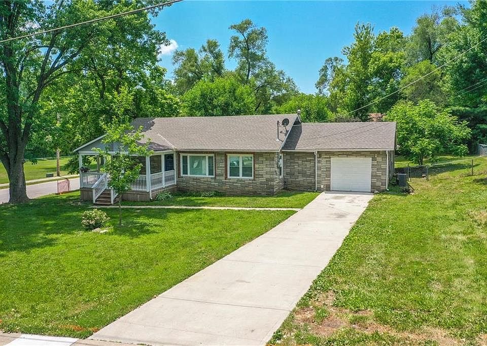Merriam House: 9302 W 50th Ter