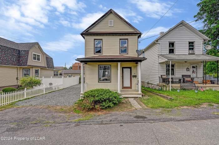 Wilkes Barre House: 12 Mack St