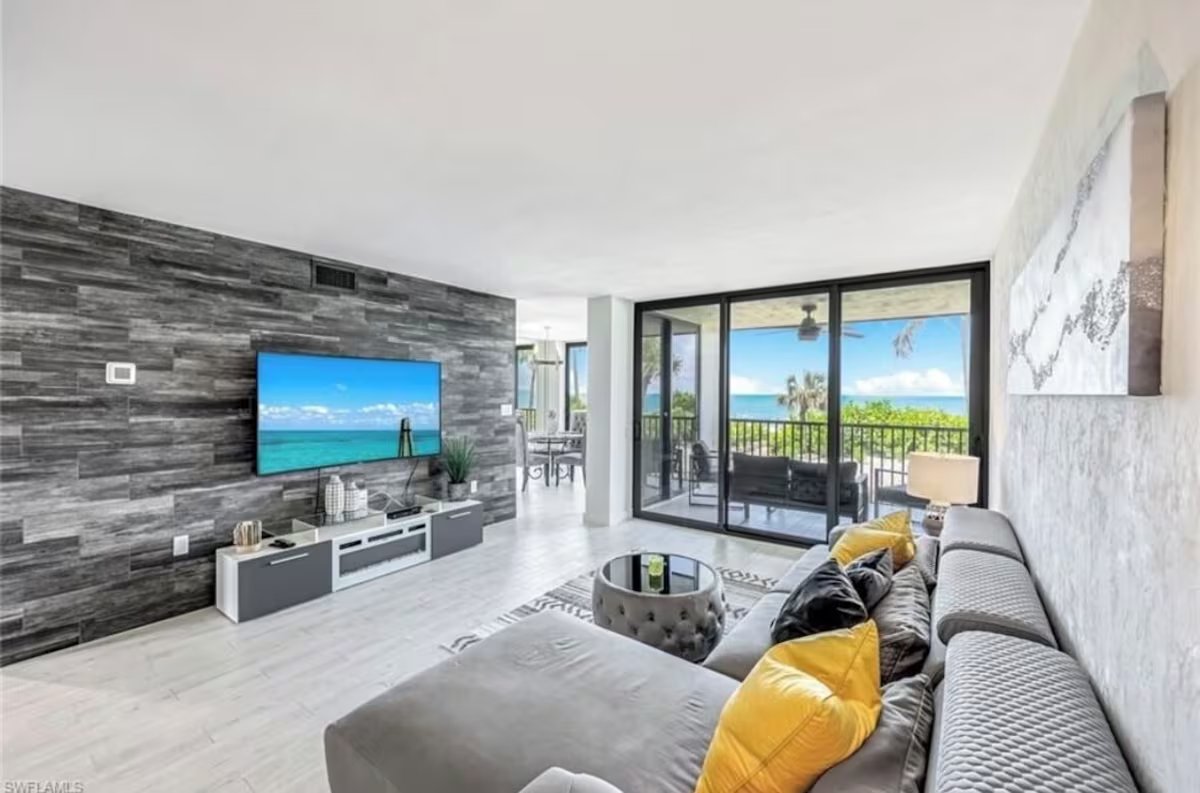Naples Condo: 10475 Gulf Shore Dr