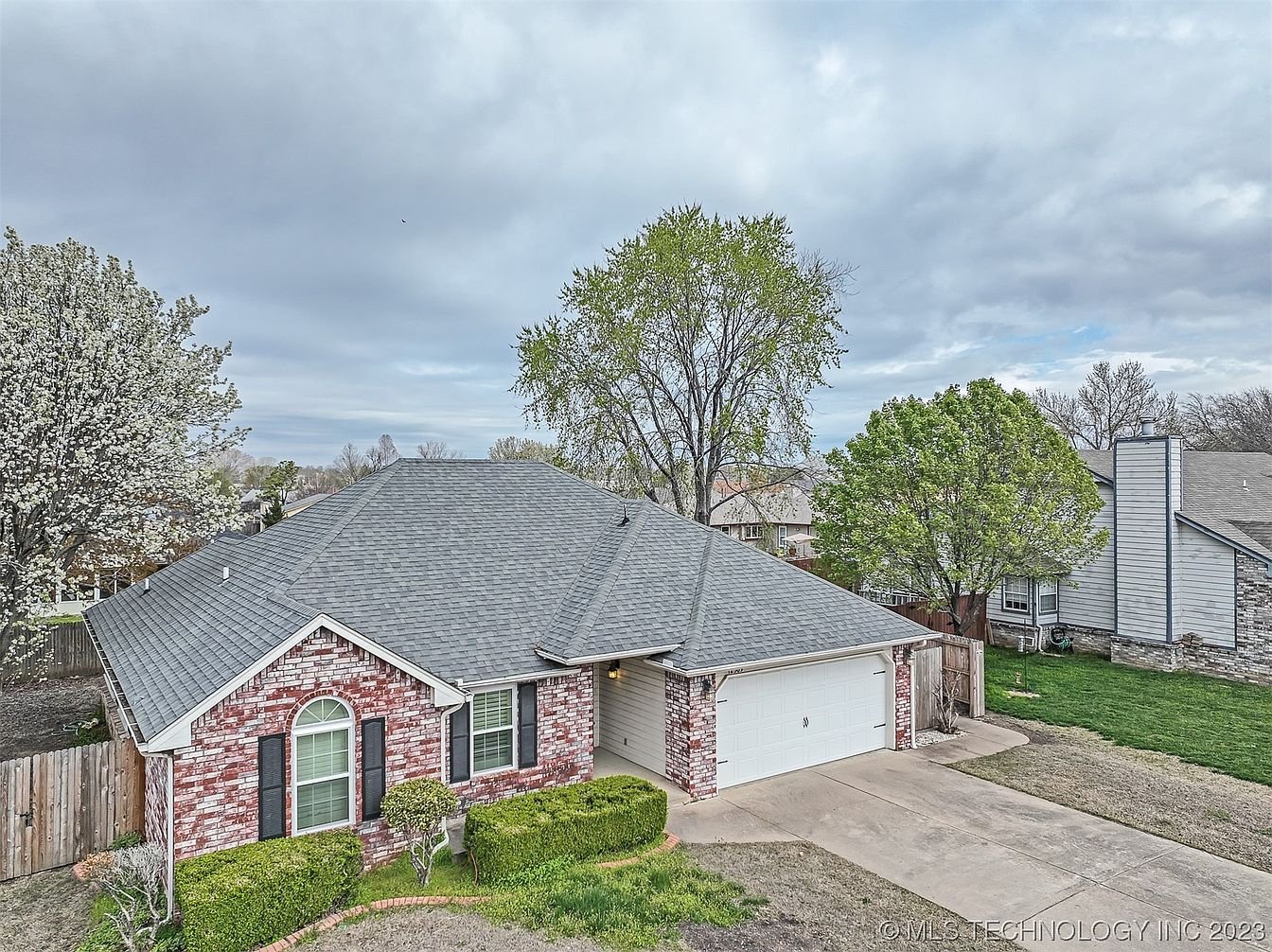 Owasso House: 12509 E 83rd St