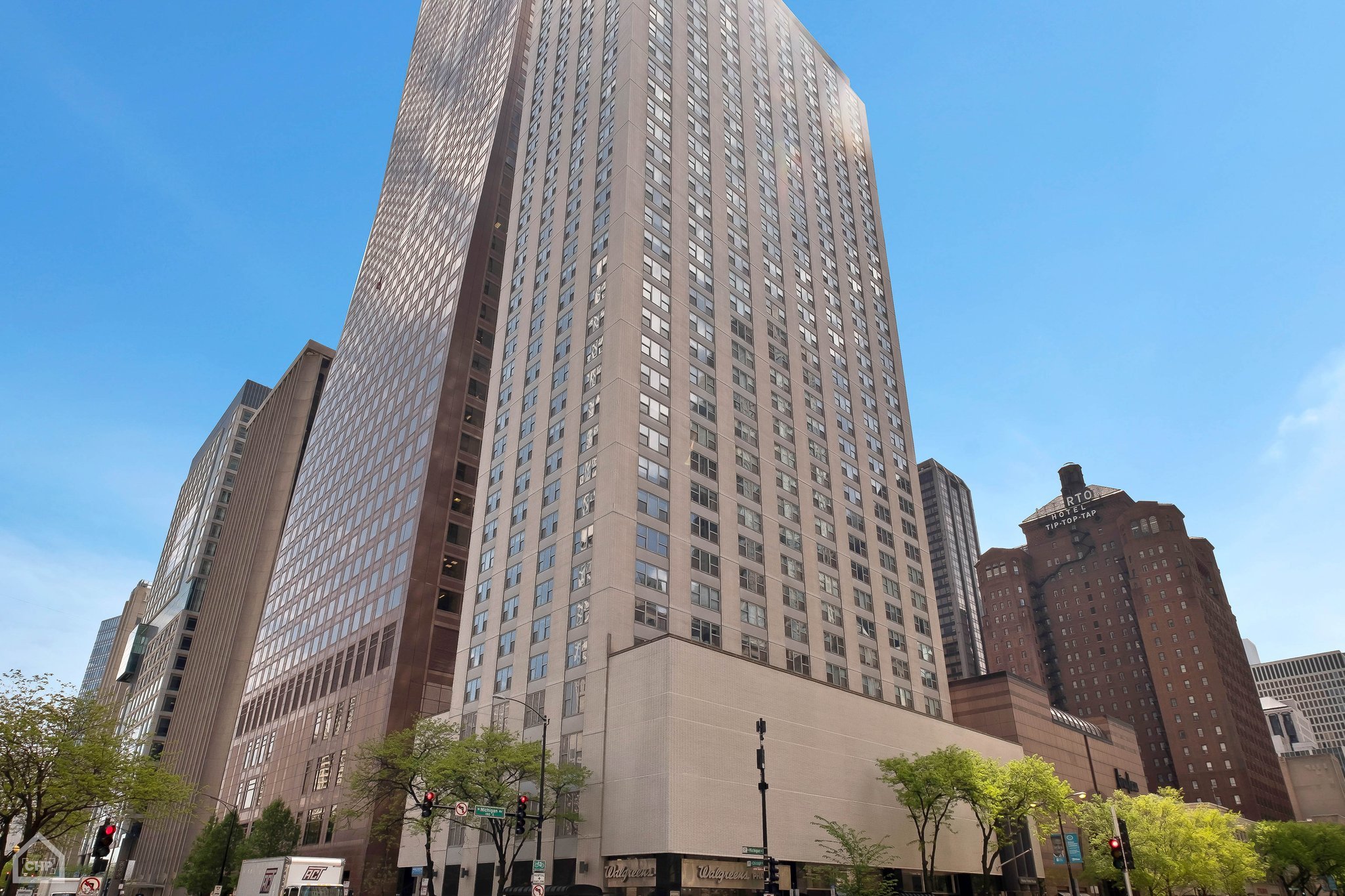 Chicago Condo: 777 North Michigan