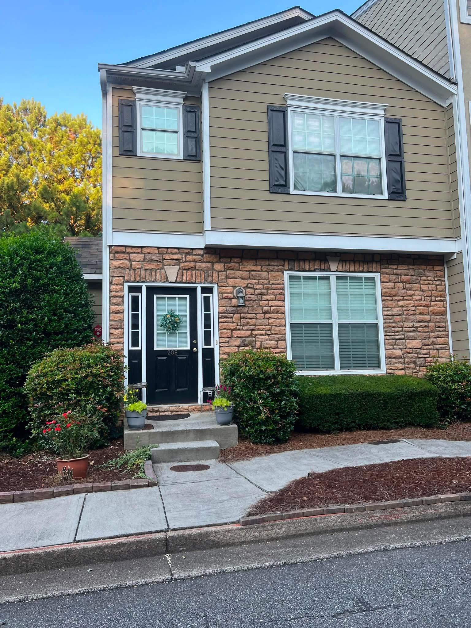 Canton Townhome: 209 Riverstone Commons Cir
