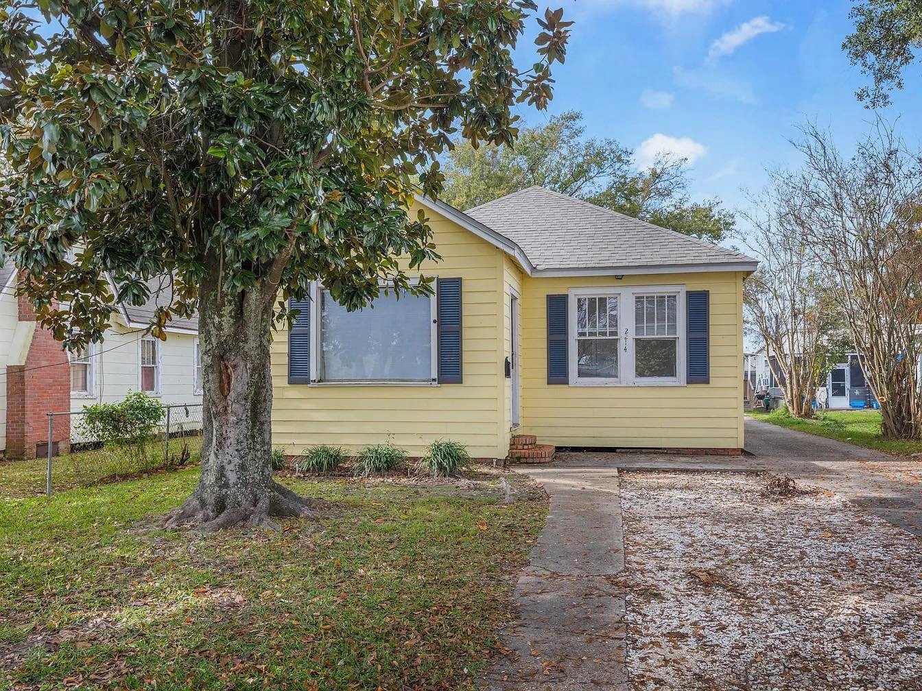 Lake Charles House: 2212 Stanton St