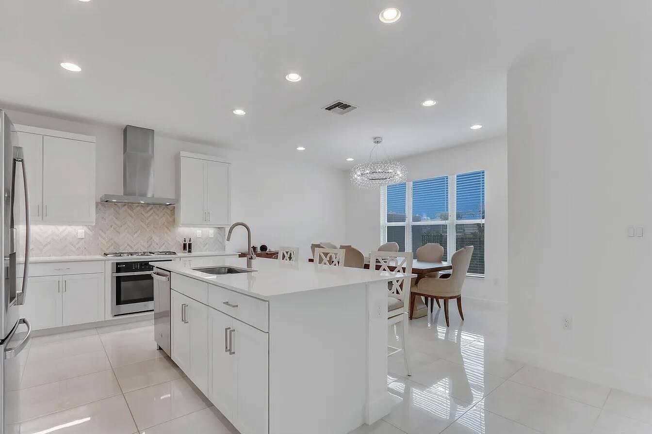 The Acreage House: 1355 Harvester Crossing
