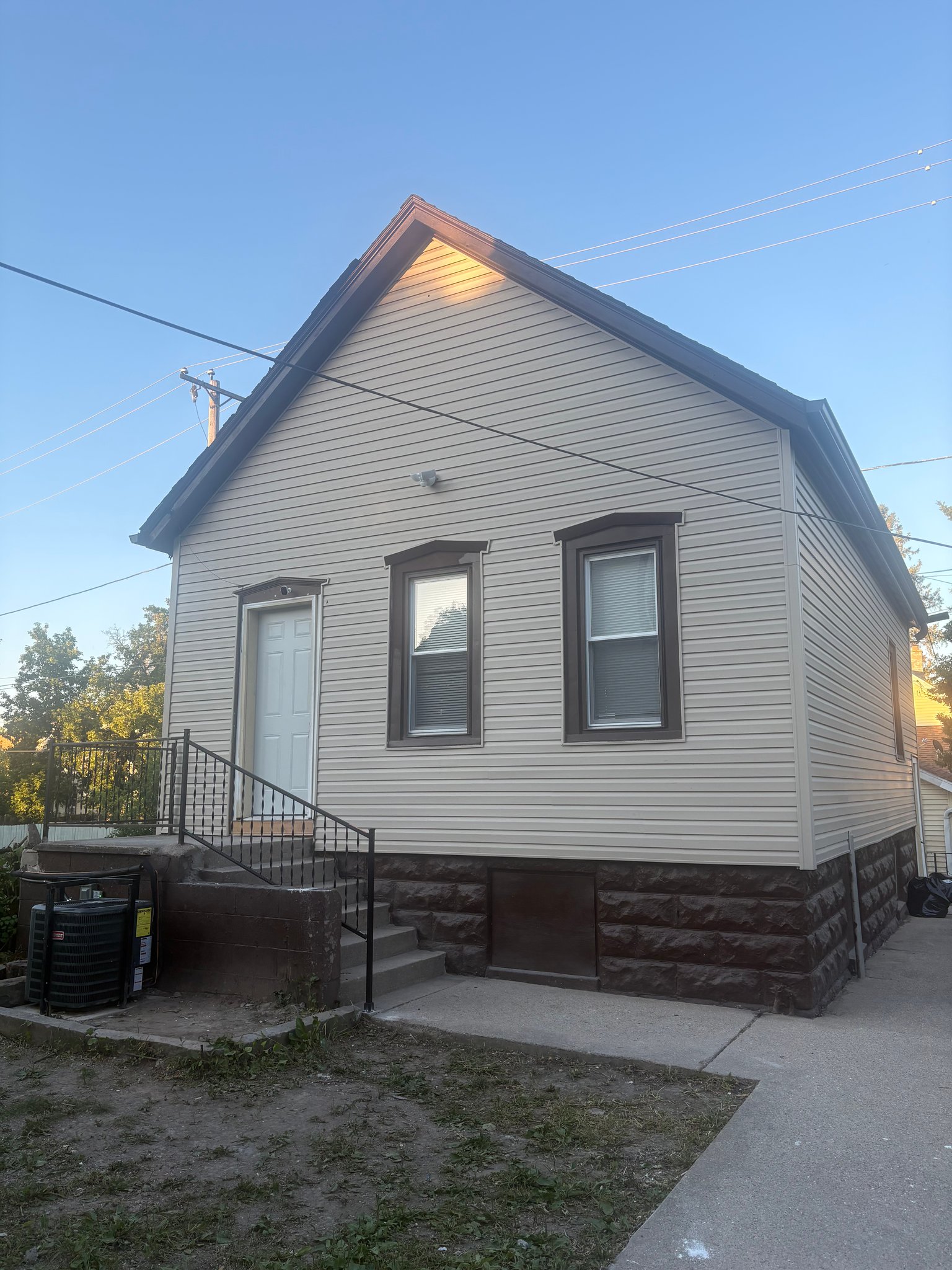 Milwaukee House: 420a N 29th St