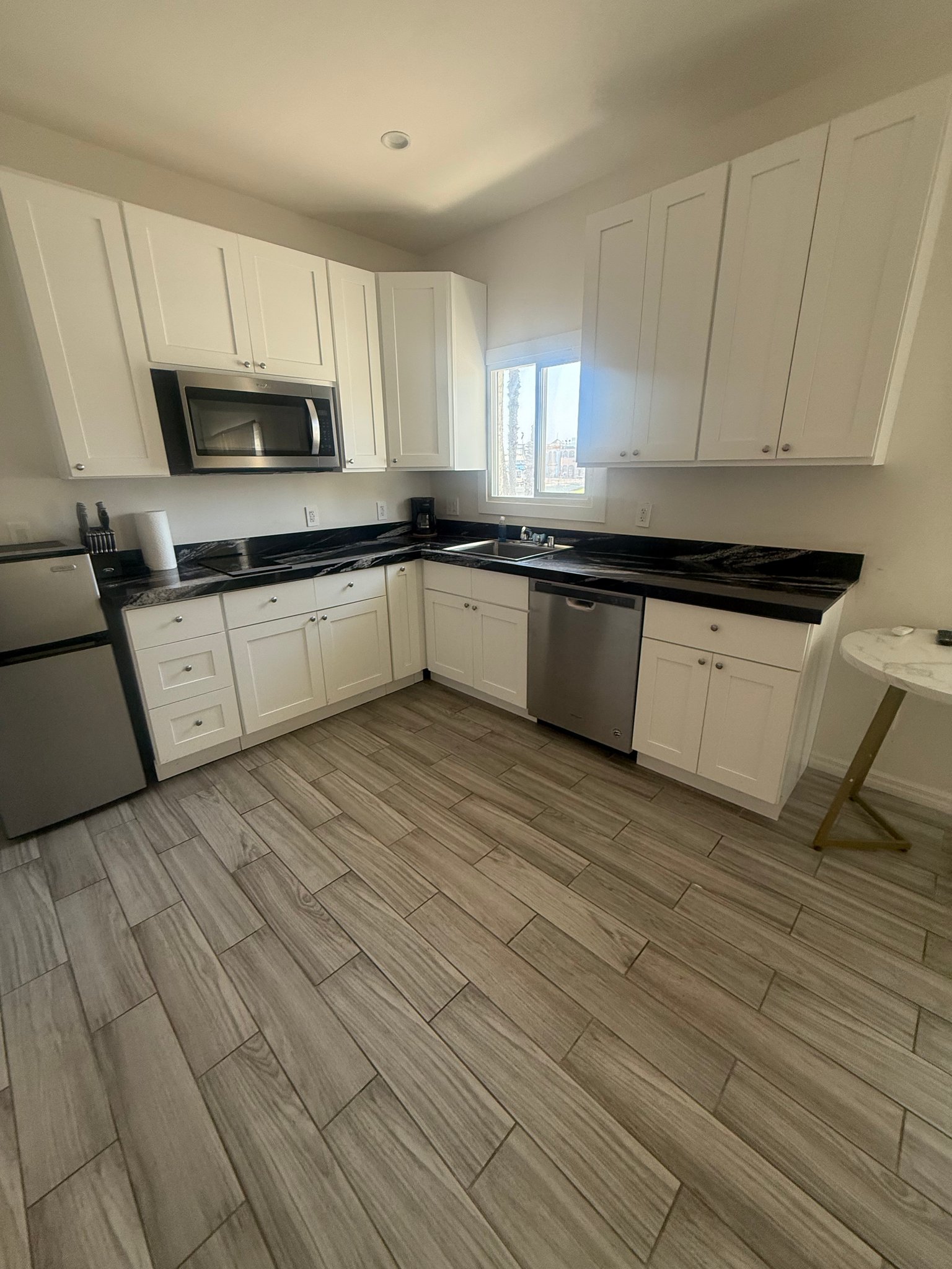 Santa Monica Apartment: 1647 Ocean Front Walk