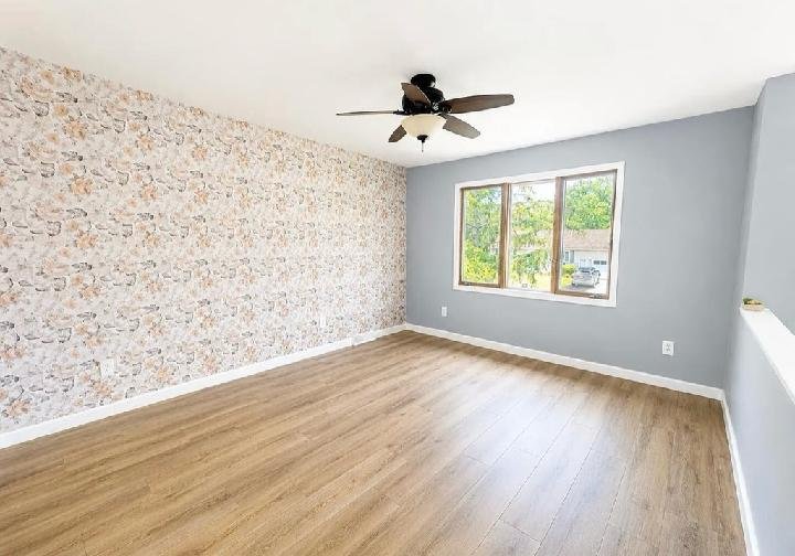 Cohoes House: 23 McDonald Dr