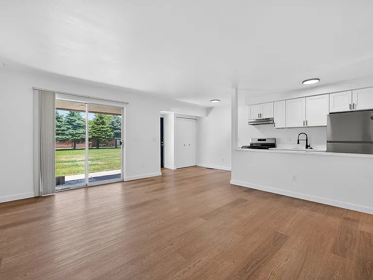 Shelby Township Apartment: 48770 Shelby Road
