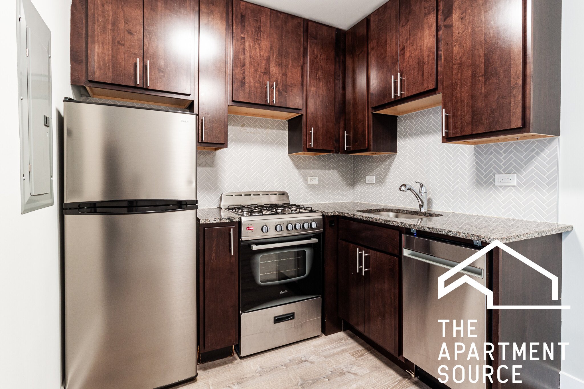 Chicago Apartment: 530 West Surf