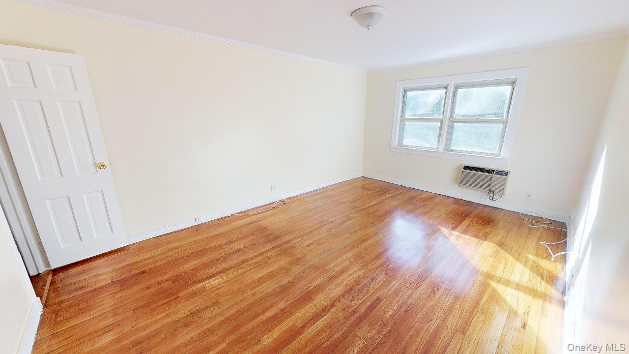 Forest hills House: 105-43 65 road