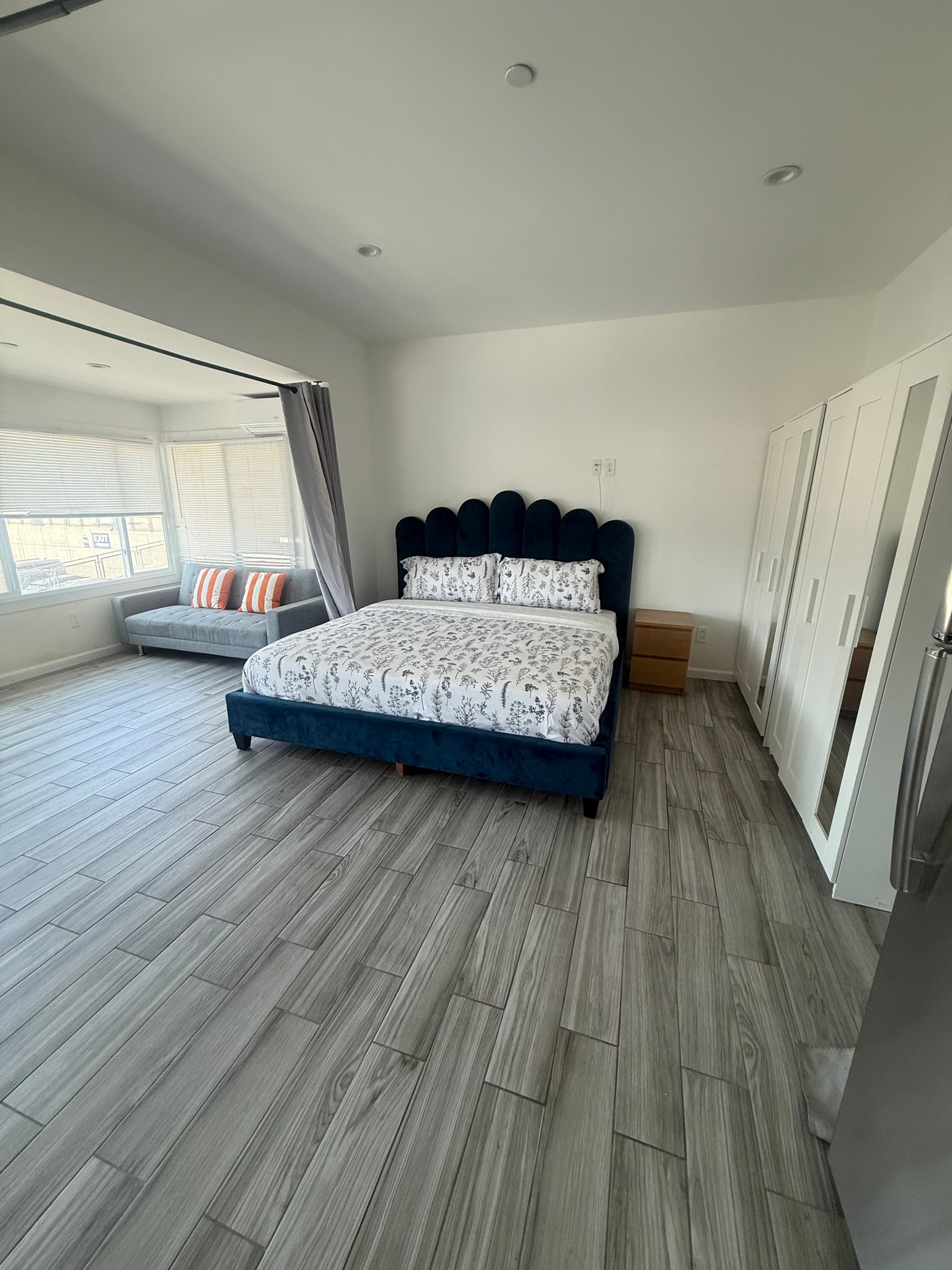 Santa Monica Apartment: 1647 Ocean Front Walk