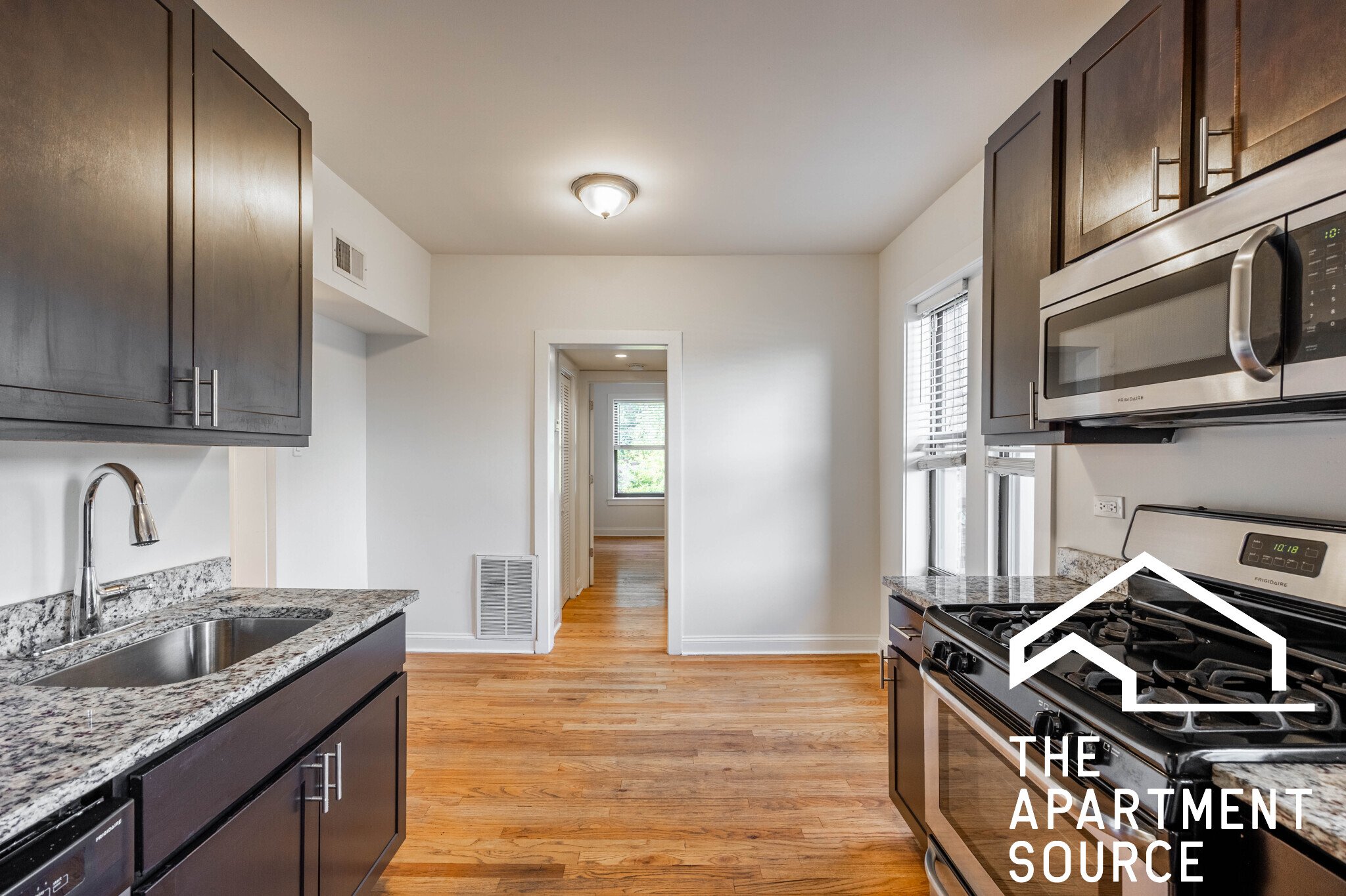 Chicago Apartment: 4036 North Ashland Ave