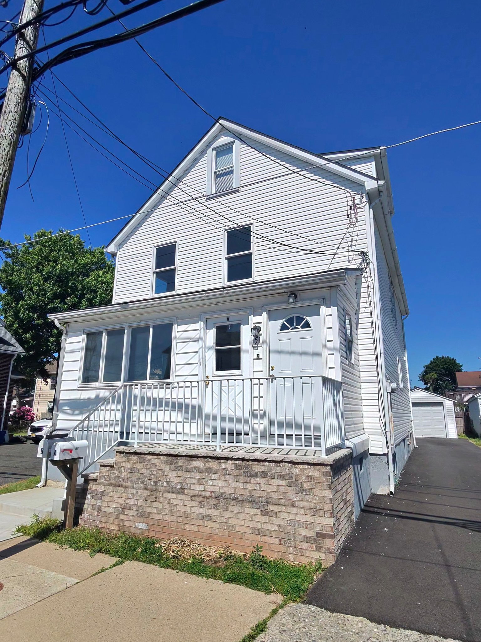 Manville Multiplex: 51 Gladys Ave