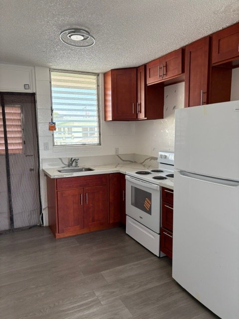 Honolulu Condo: 2019 Waiola St.
