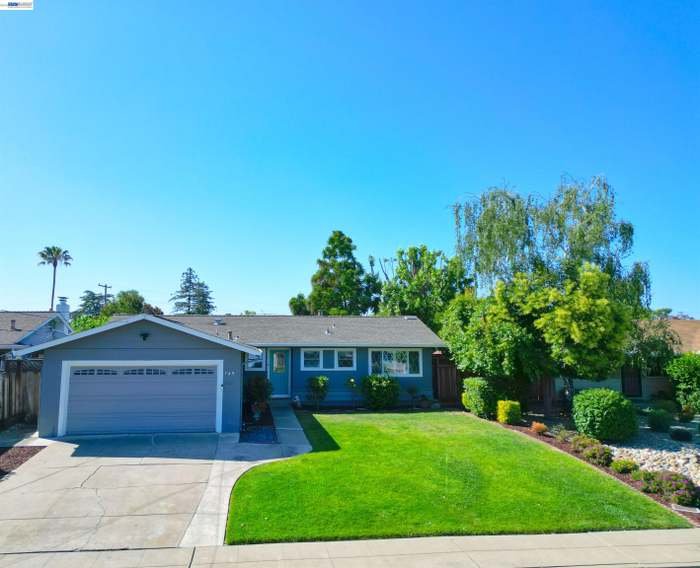 Livermore House: 749 Moraga Dr