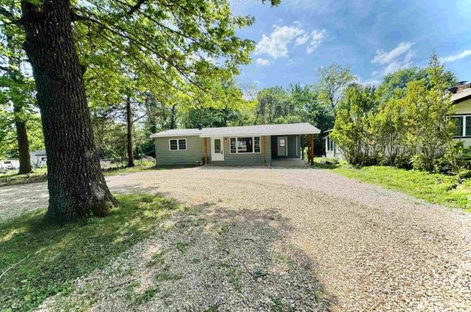 Cherokee Village House: 134 Hiawatha Dr