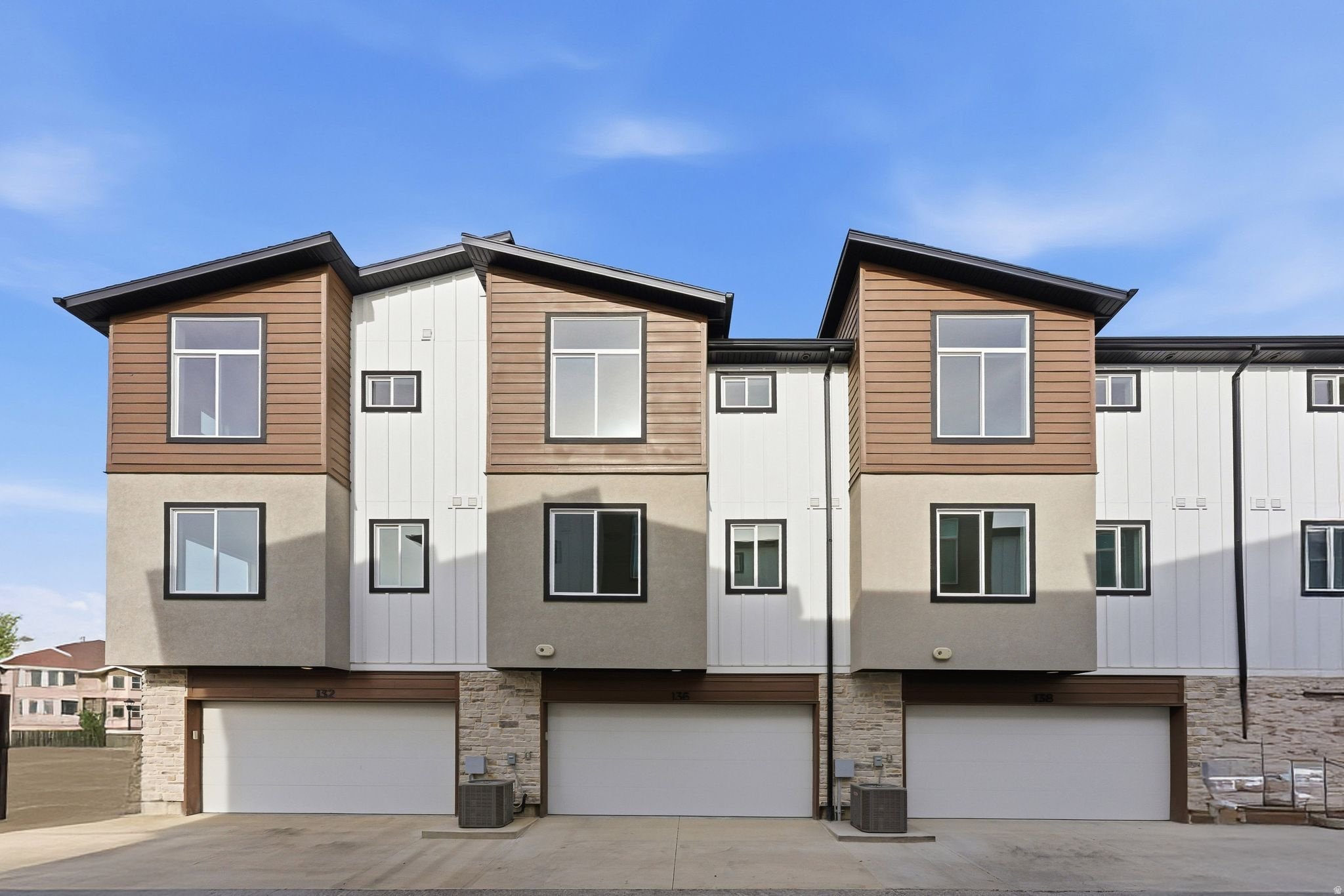 Sandy Townhome: 138 E Chambord Ct
