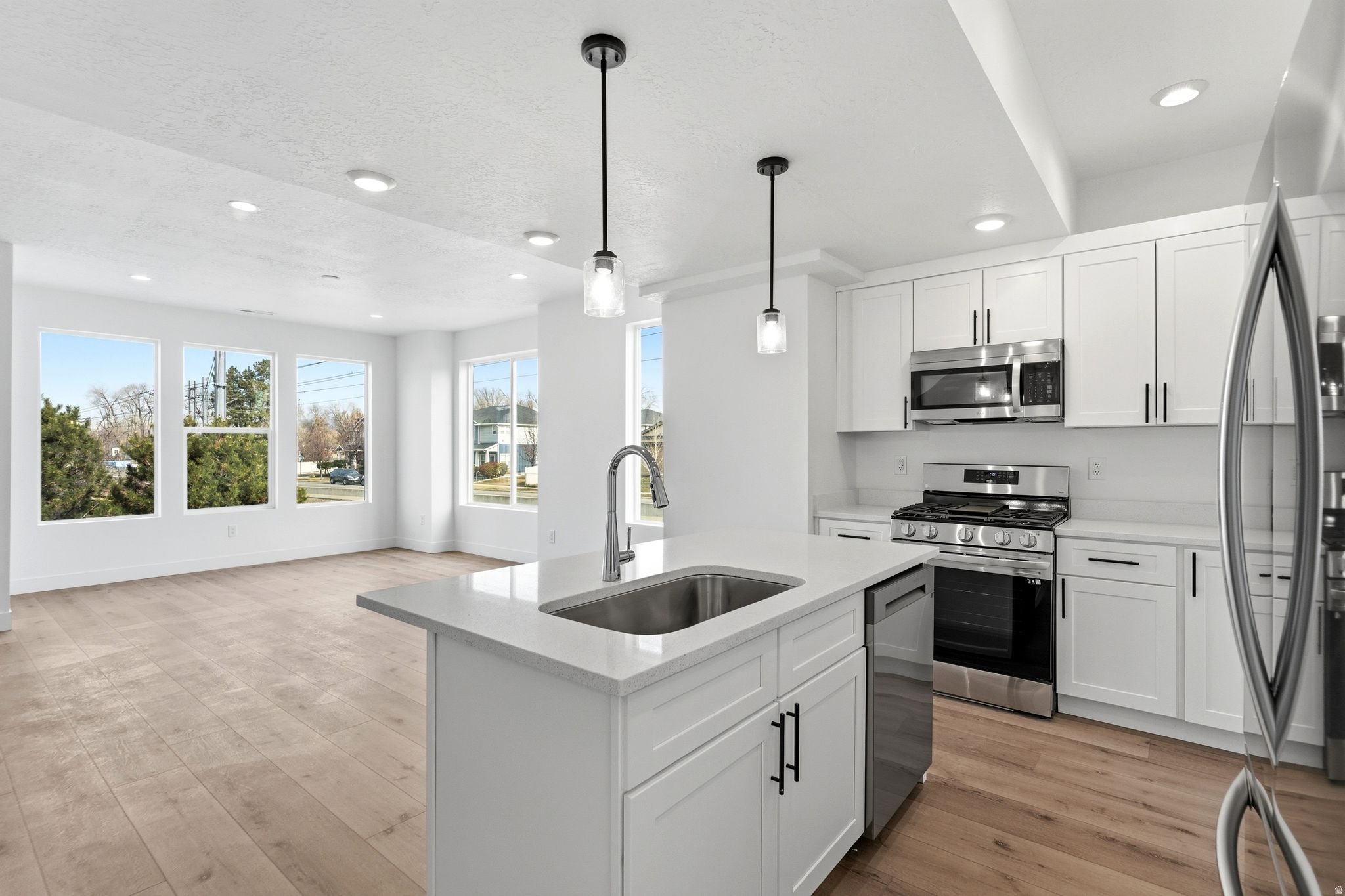 Sandy Townhome: 144 E Chambord Ct