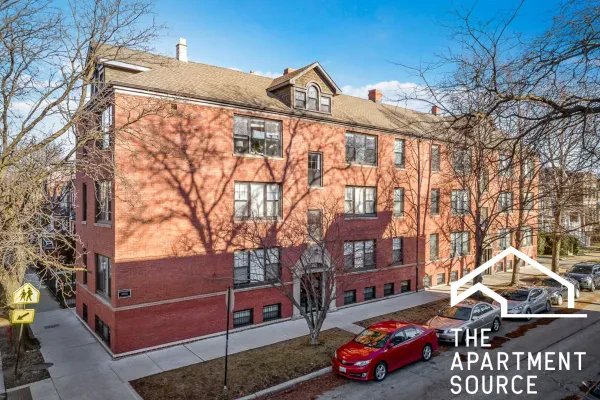Chicago Apartment: 1946 West Nelson Street #1E Chicago, IL 60657