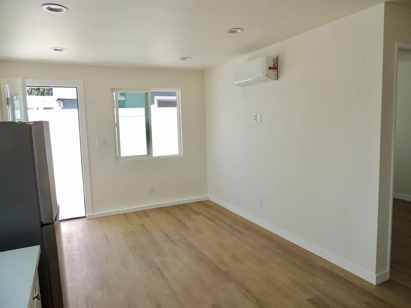 West Hills House: 22851 Valerio St