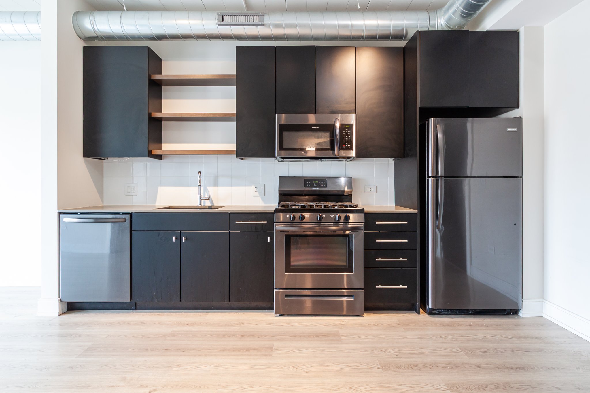 Chicago Apartment: 941 West Belmont Avenue #403 Chicago, IL 60657