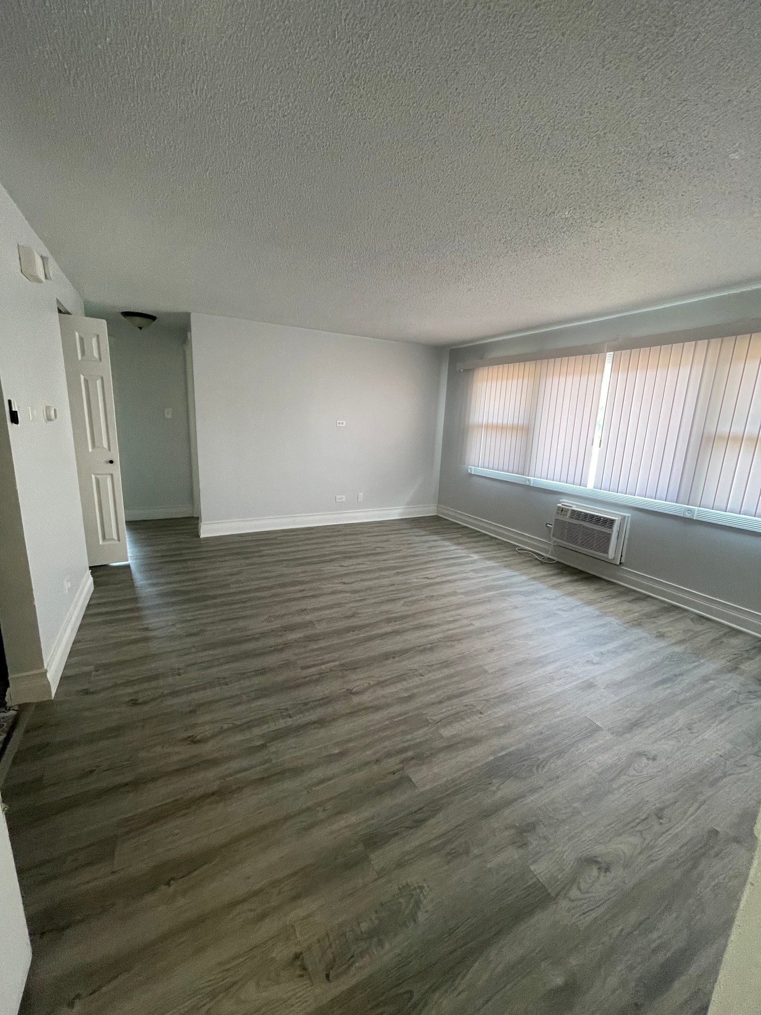 Chicago Apartment: 10811 S Lloyd Dr