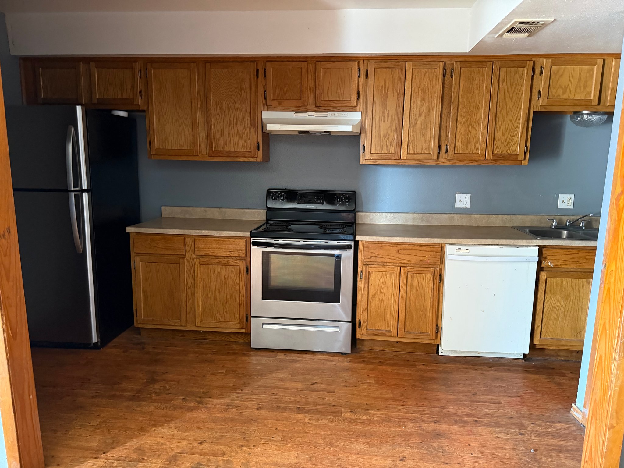 Paris Apartment: 750 bonham st