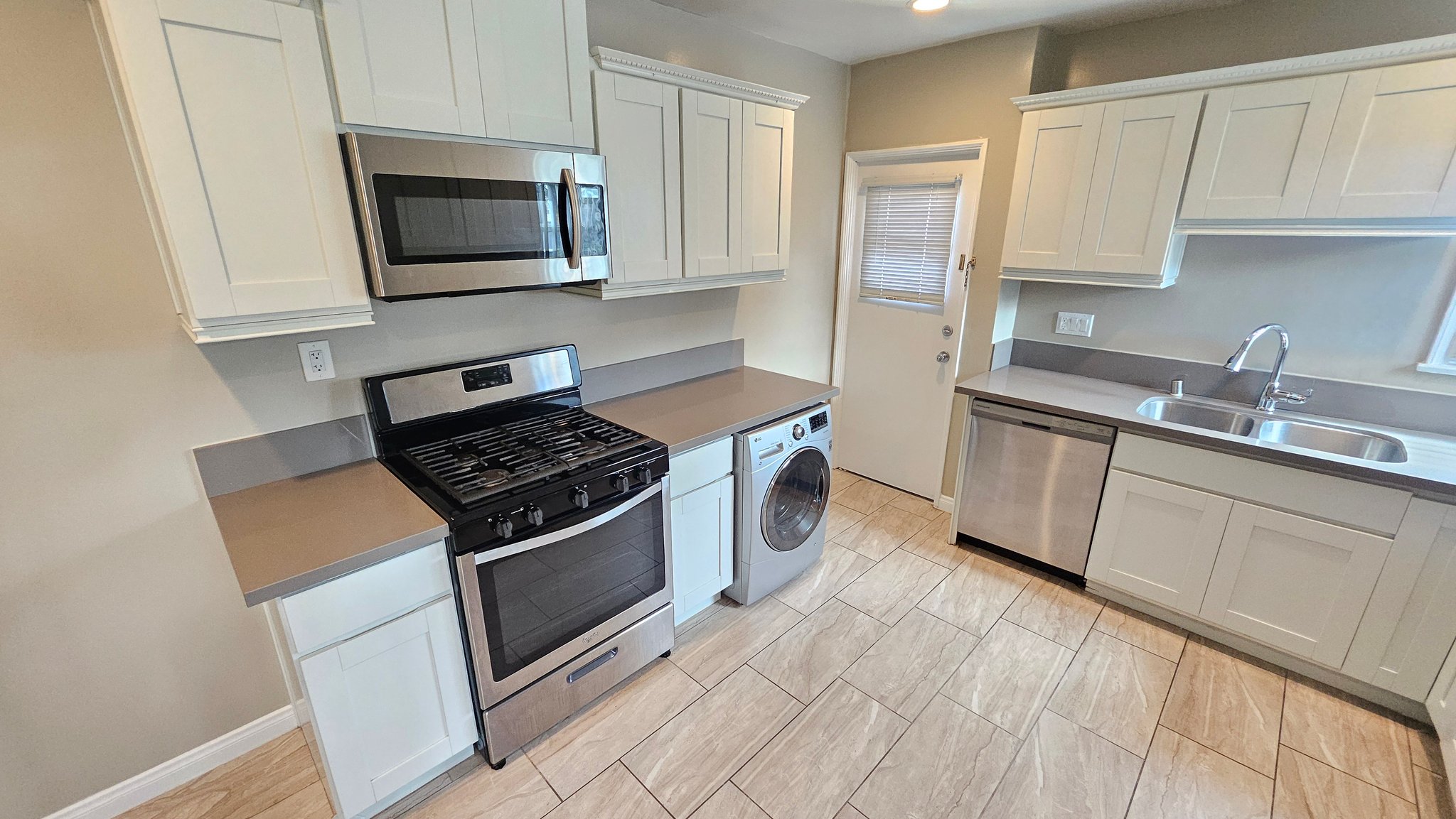 Los Angeles Apartment: 812 N Fuller Ave