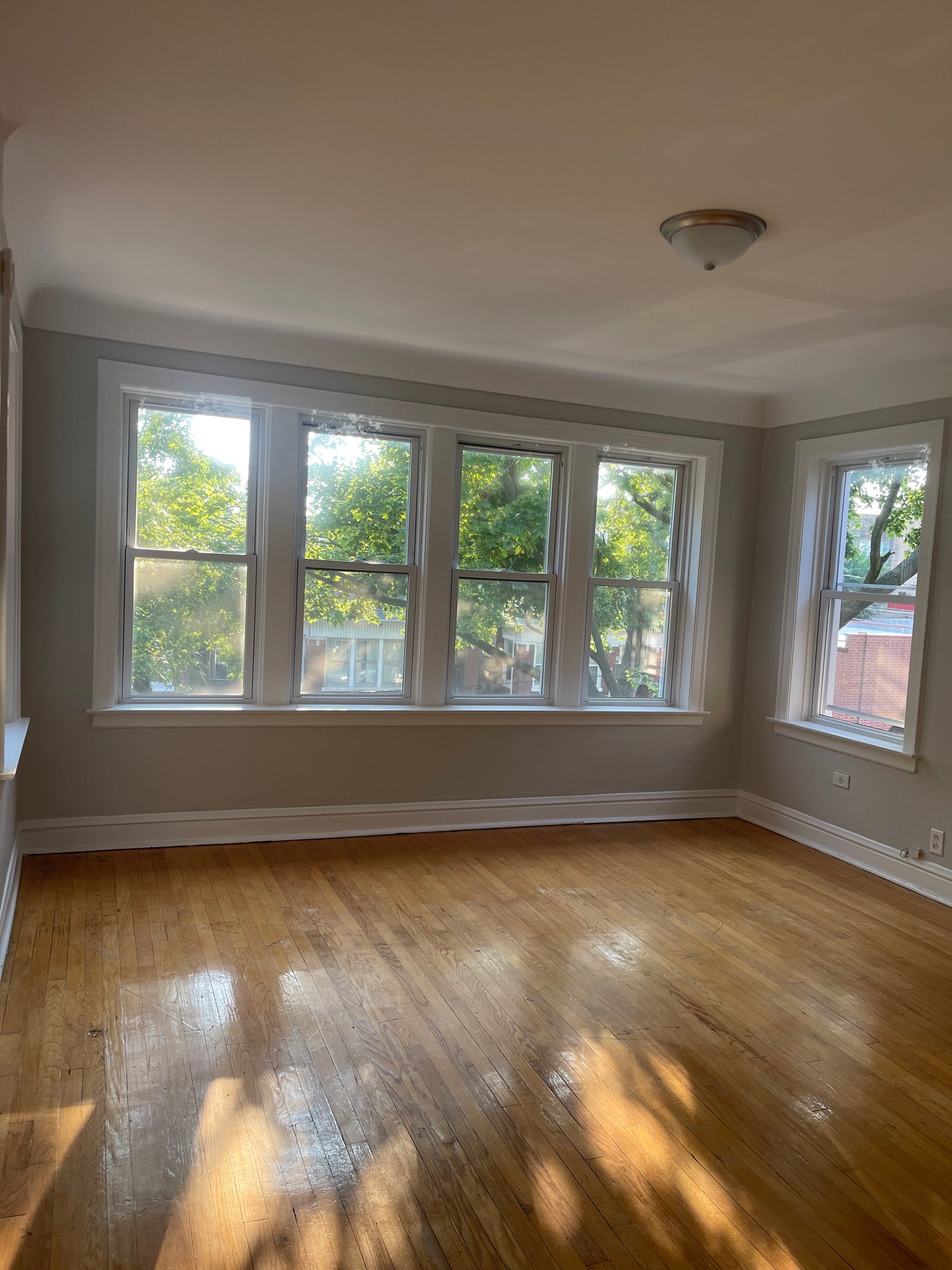 Chicago Apartment: 6321 S Whipple St