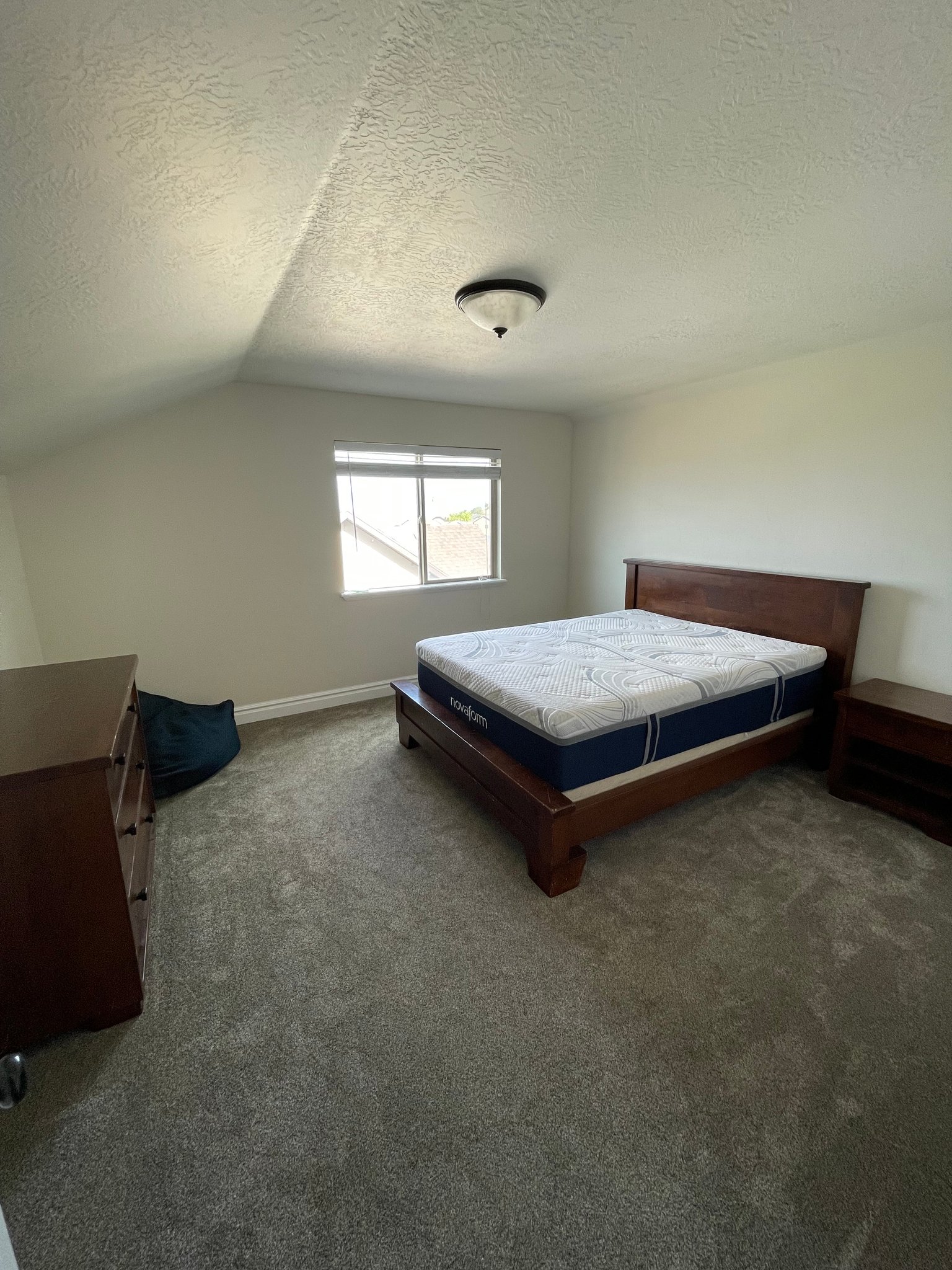 Eagle Mountain Single Room: 3989 E Yakima Way