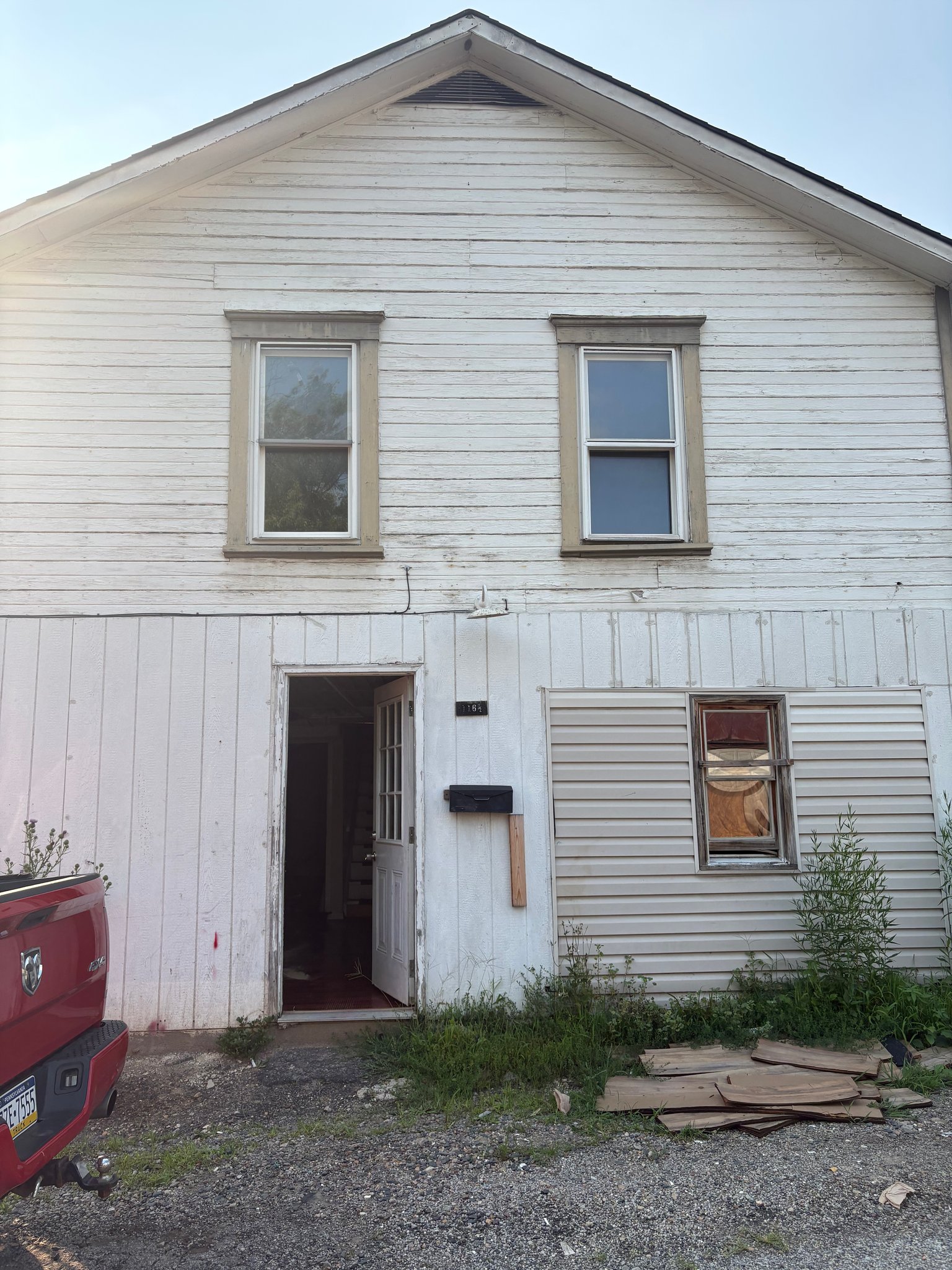 Washington House: 116 1/2 Woodland Ave